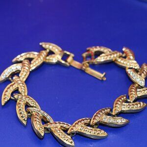 Vintage Gold Tone Leaf Pattern Rhinestone Chain Bracelet 7.25" in Length
